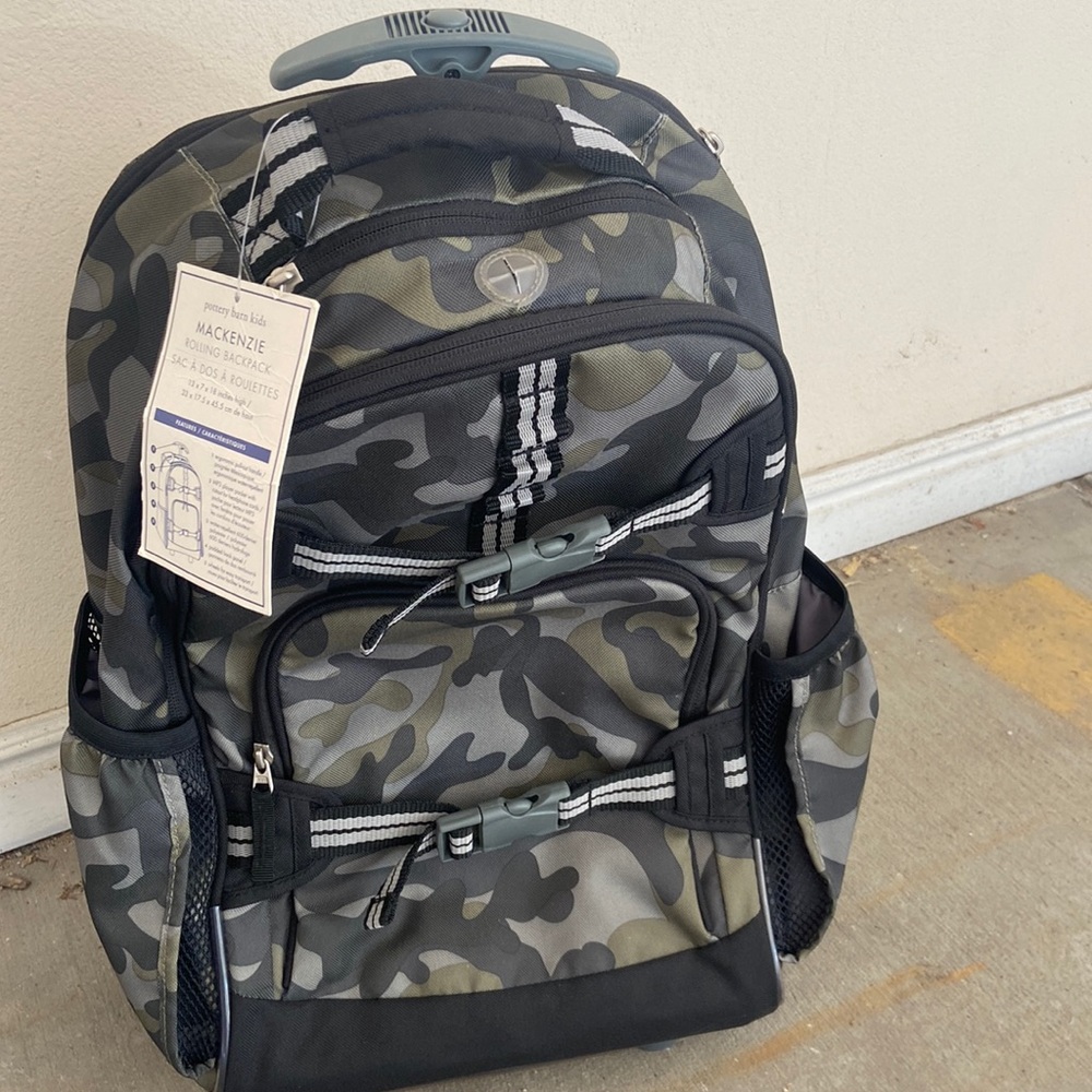 MWT! Mackenzie Green Classic Camo Rolling Bag